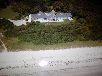 Waterfront Beach House in Private Setting beautiful-waterfront-home-for-summer-rental_Barbara Sullivan