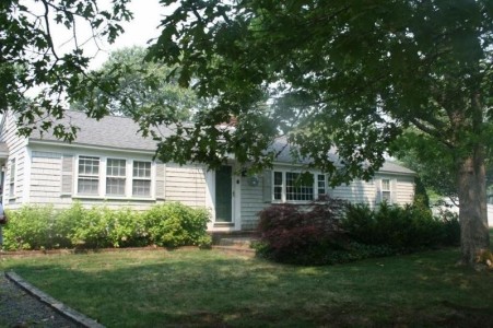 Harwichport ranch sleeps 8-9....short walk to beach archibald-circle-ranch-close-to-beach_klsc34