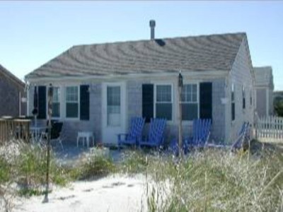 Waterfront cottage with private beach waterfront-cottage-at-east-sandwich-beach_snddlr