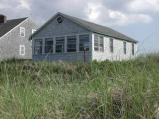 Sandwich Waterfront Sleeps 5 east-sandwich-beach-waterfront-cottage_snddlr