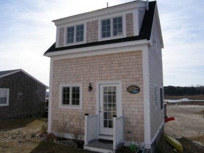 Facing cottage from driveway. newly-built-cottage-at-east-sandwich-beach-overlooking-marsh_sanddollar