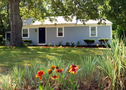 Modest Cottage Near Gray's Beach modest-bayside-cottage-in-historic-yarmouthport_SleepingInn