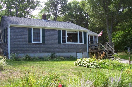 Nostalgic Brewster Cottage Sleeps 6 cozy-cottage-by-ellis-landing_remembernovember